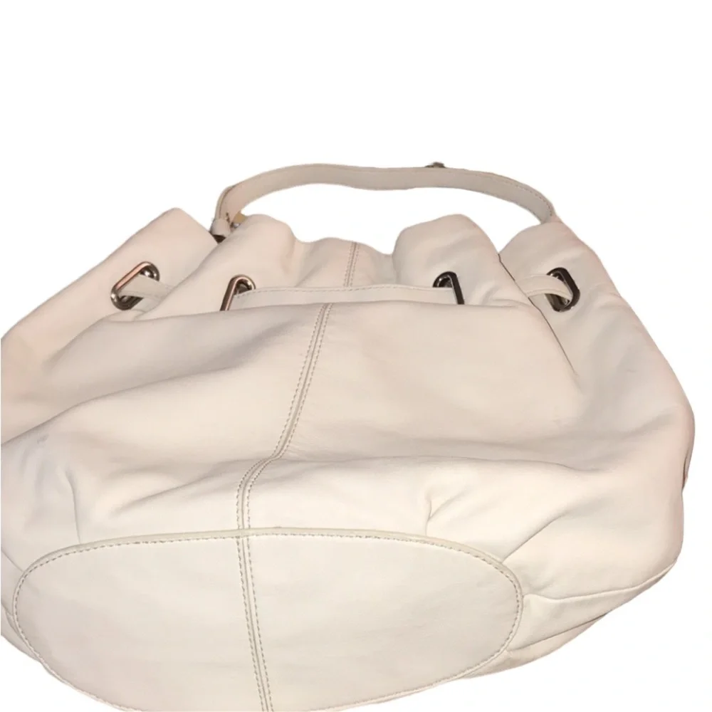 𝅺Cole Haan white ultra soft leather bucket handbag silver hardware